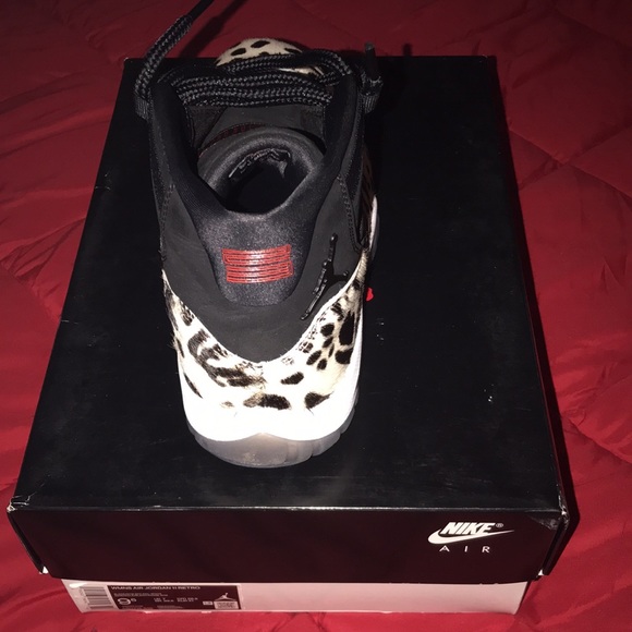 Air Jordan 11 WMNS ANIMAL INSTINCT Size 9.5 - Picture 4 of 8